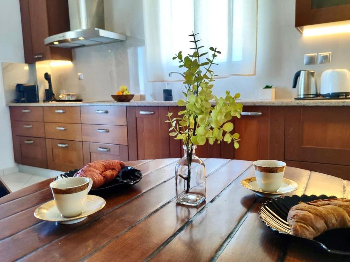 Theasis Apartments آداماس المظهر الخارجي الصورة